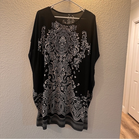 Woman’s 1X Black & White Boho Print Sheer Tunic Top Flowy Oversized Blouse Layer - Picture 1 of 10